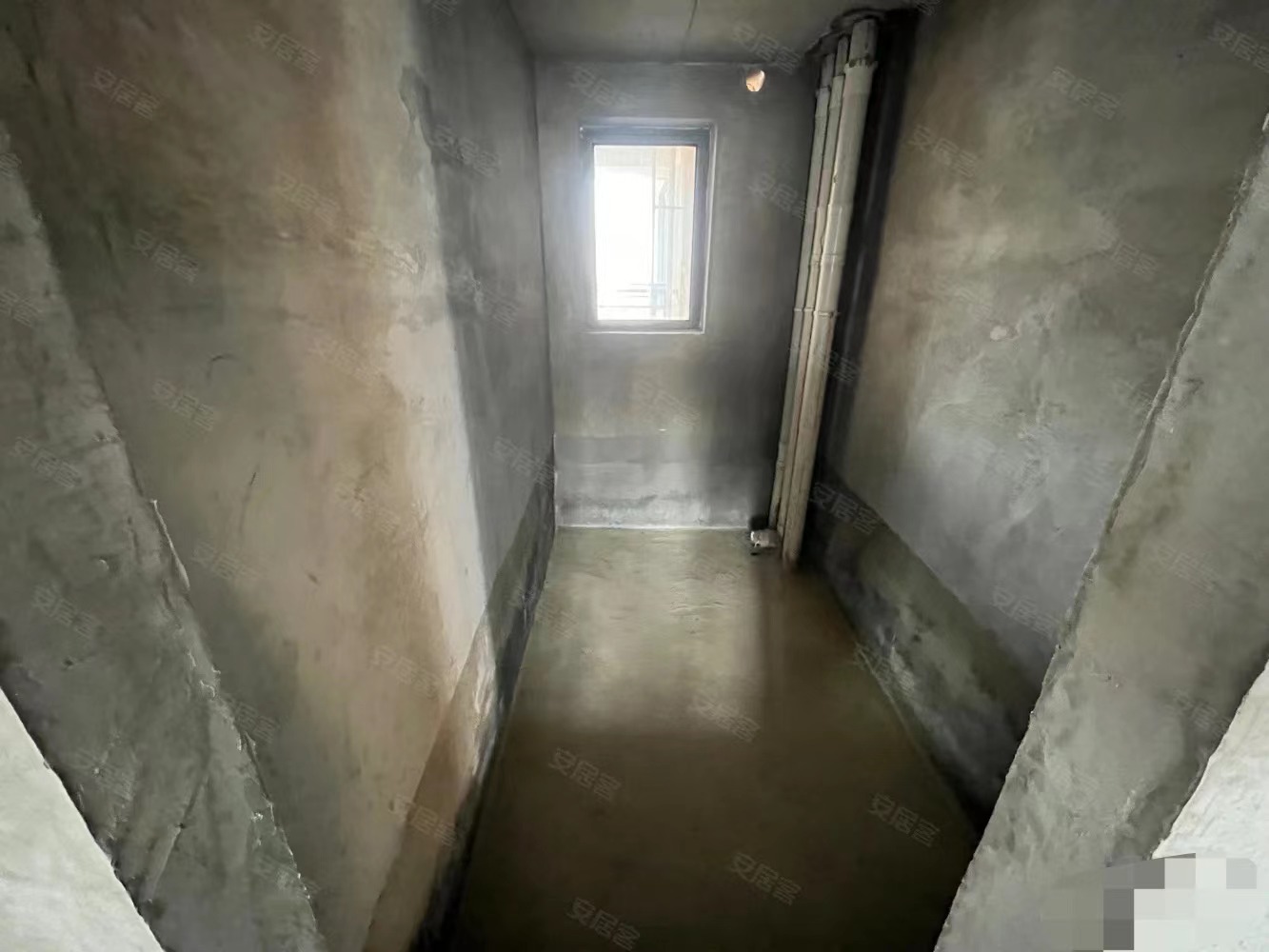 荣怀大三房，16楼好楼层，单价5800，还送储藏室，三开间朝南，户型好，急卖，证满二