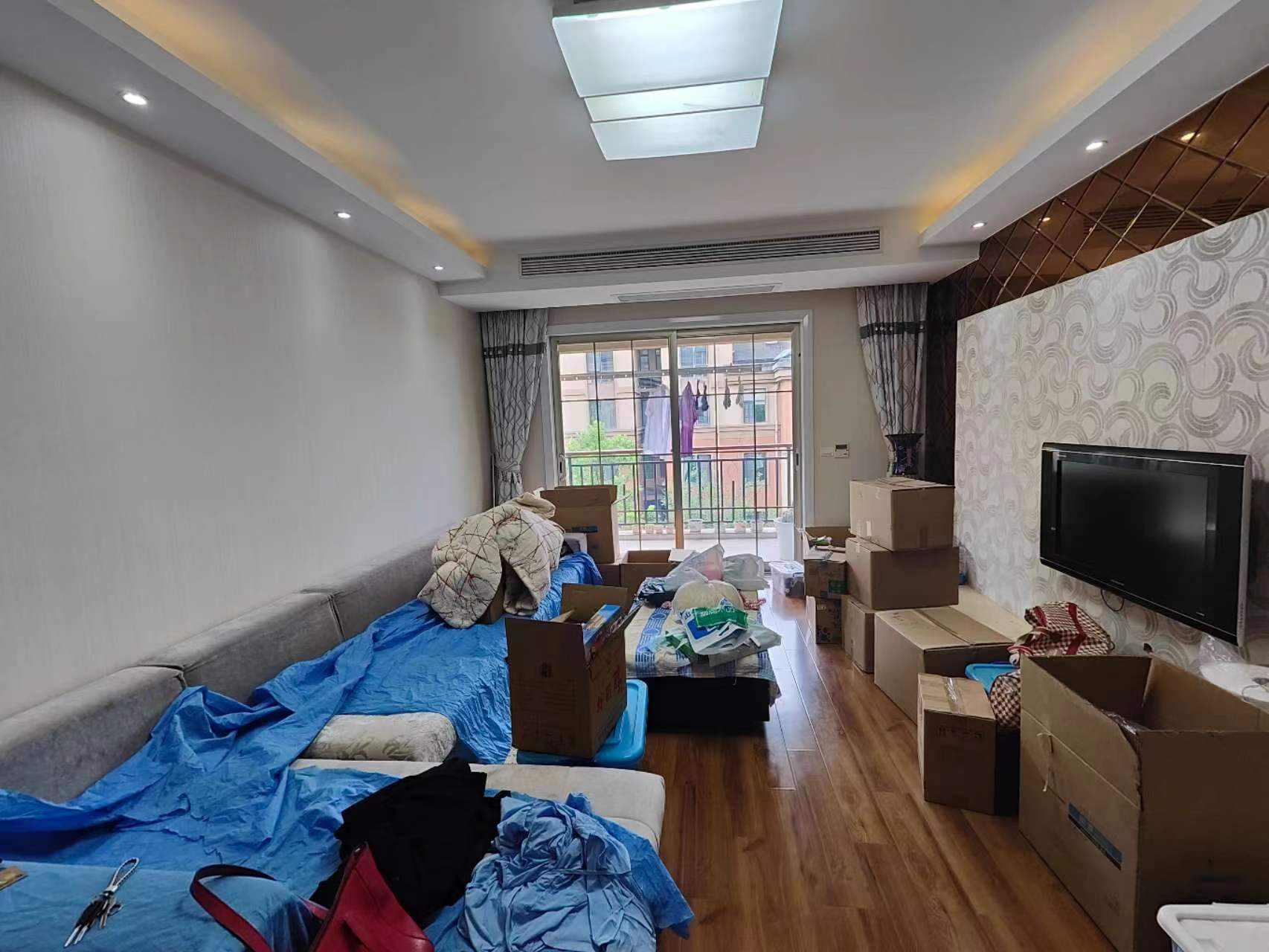 绿地华庭麓城精装大三房，全屋品牌家具家电，拎包入住，看房方便