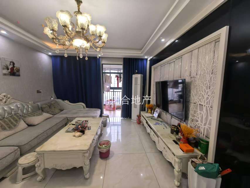 城南， 新城壹号，实验三小旁，电梯好楼层 ，单价5200，精装三房两卫，证满二