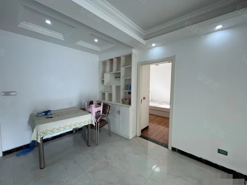 292，城南，精装小3房，电梯中间楼层，满五，税费低，新二中，步行沔阳公园，采光好