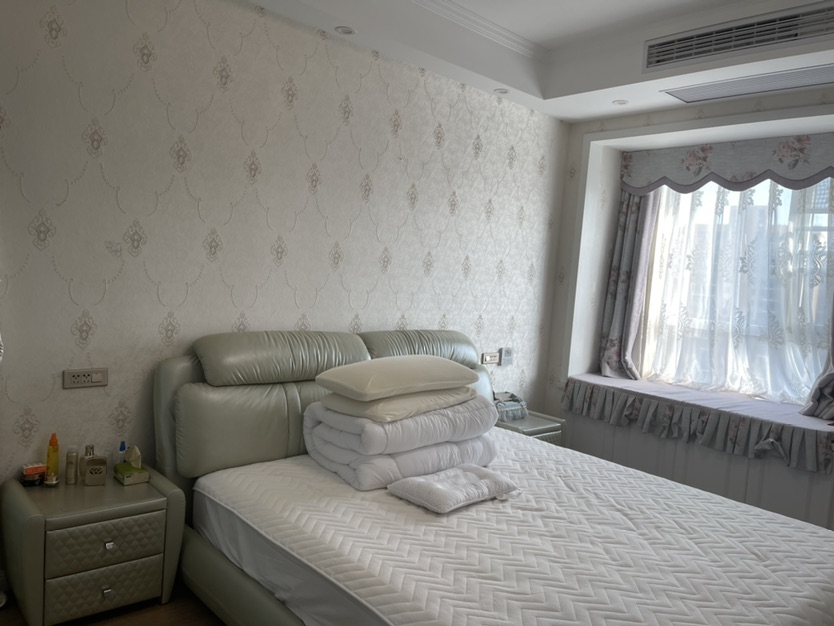 和合国际4期，精装修3室两厅两卫，南北通透，保养好，诚意出售