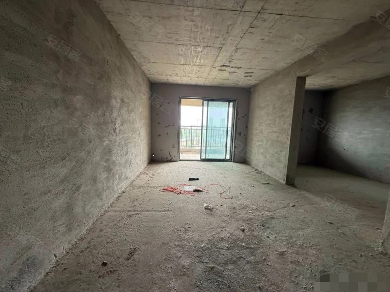 411，捡漏，锦华手府，电梯好楼层六楼，三房，证件满二年，南北通透