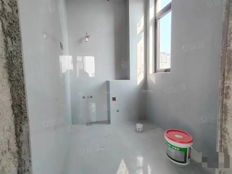 锦绣江山望府，单价6字头，好楼层，东边户，送一半装修，全屋中央空调，地暖，南北通透，双阳台