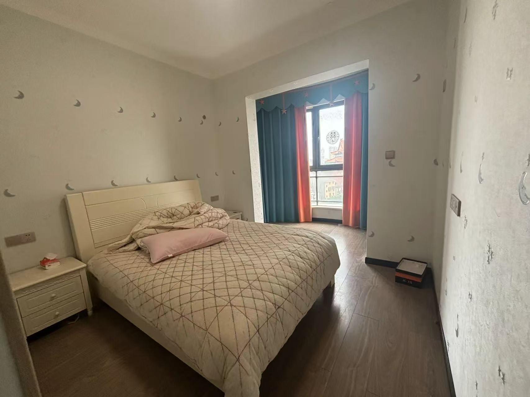 降价了，捡漏，公园世家，精装四房，成色好！好楼层，南北通透，证满二