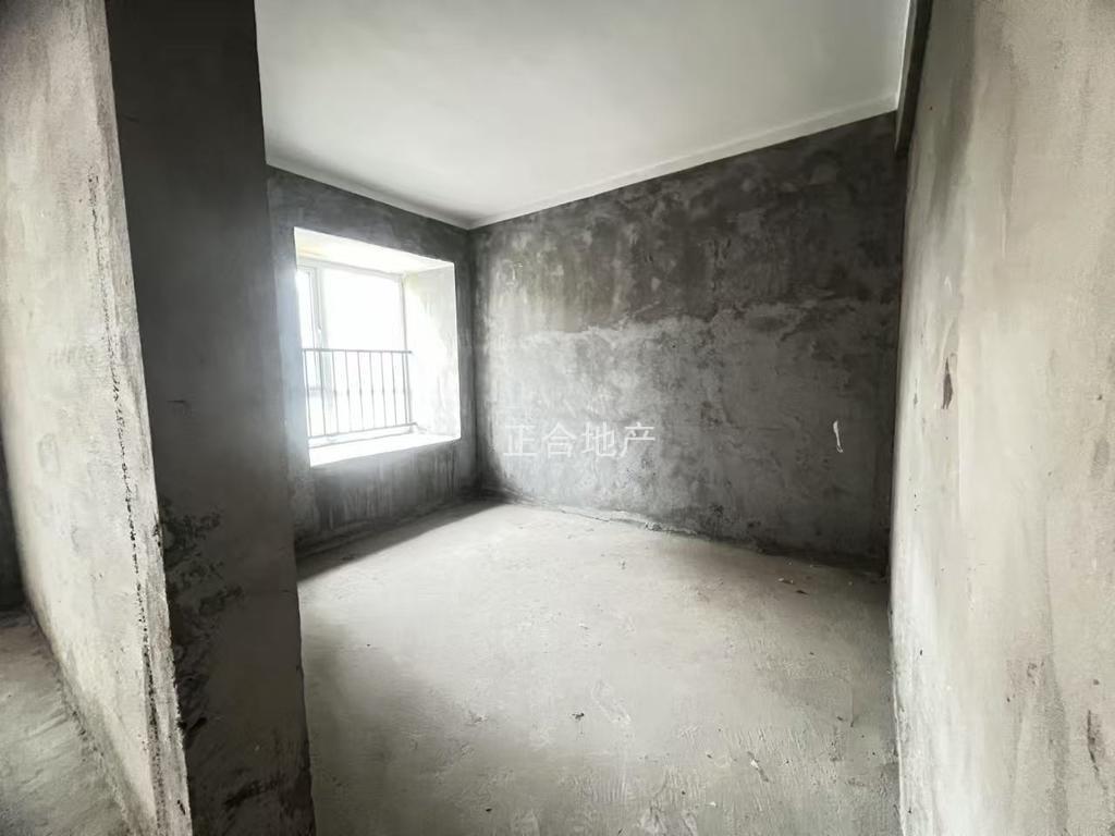 捡漏，城南，森林国际，毛坯三房，单价4700，电梯好楼层20楼，证满二