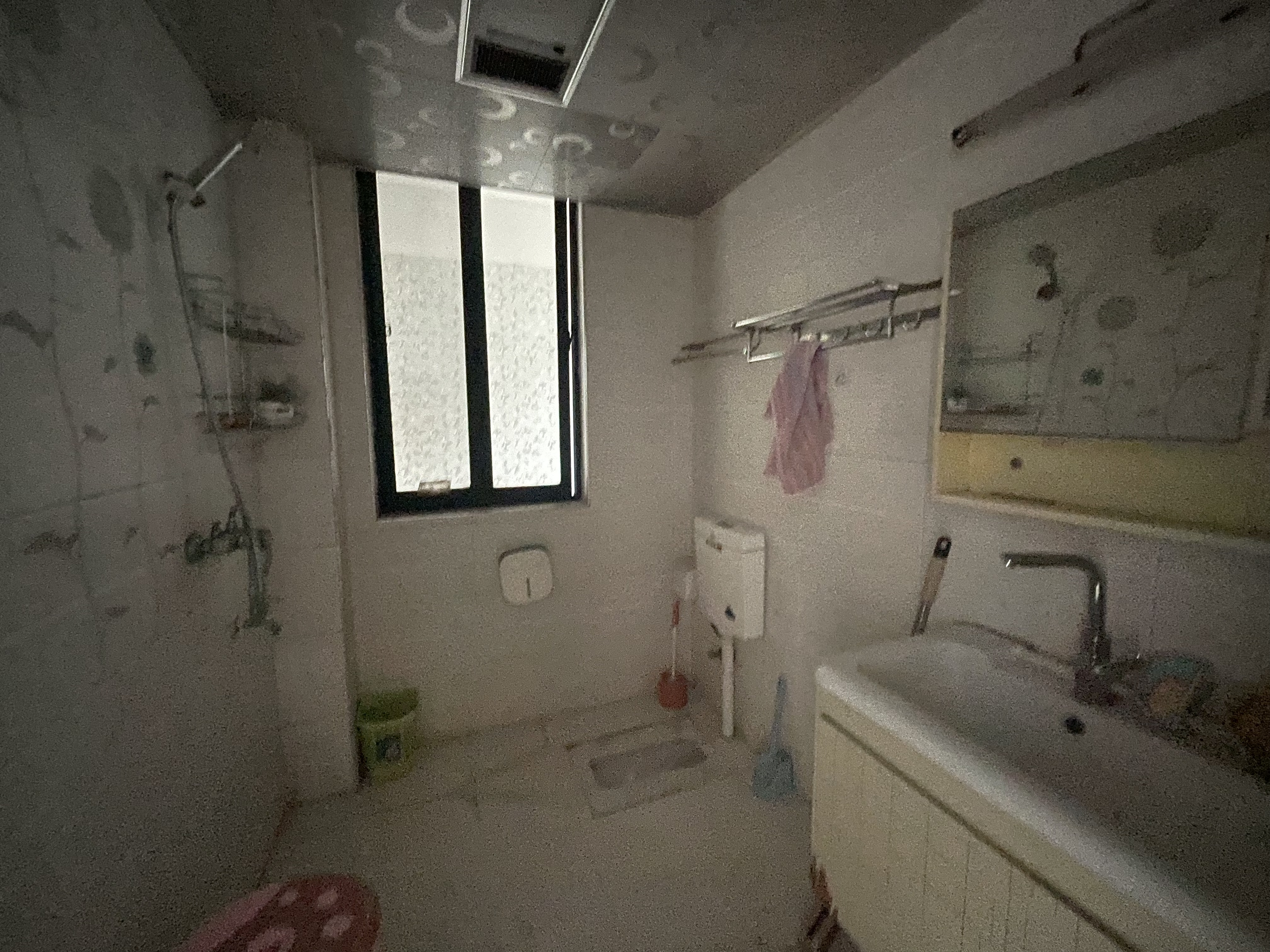 一品苑，电梯2房，提包入住1600一月