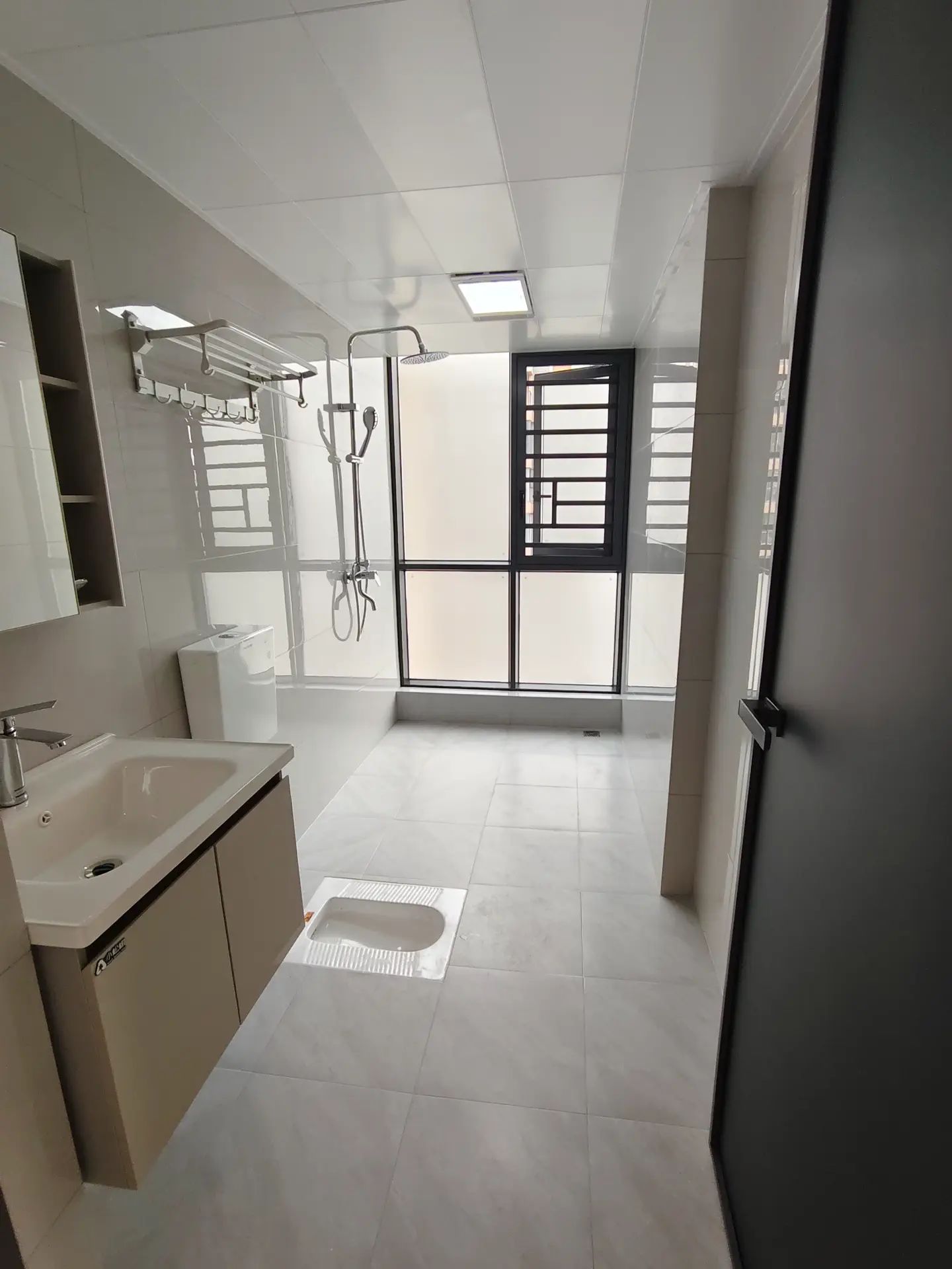 城南，元泰C区，精装三房，好楼层21楼，满五，诚心出售