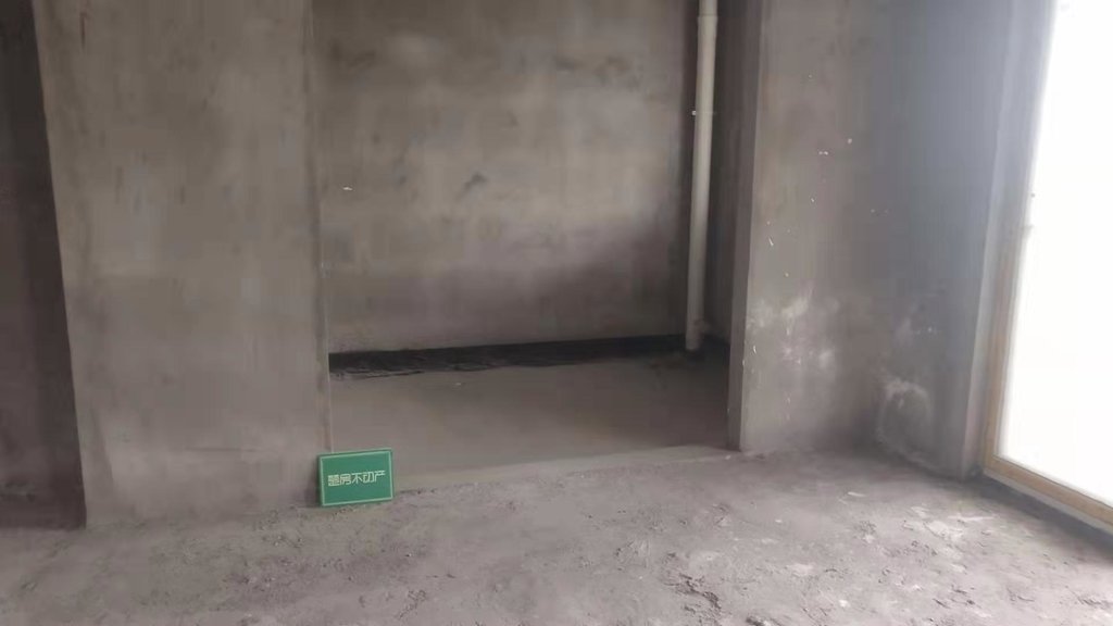 城南紫金城好楼层毛坯大三房南北通透证满二