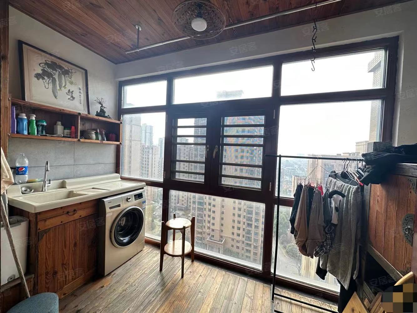 35，业主亏本出，全屋实木装修，单价4900，精装三房，懂的来