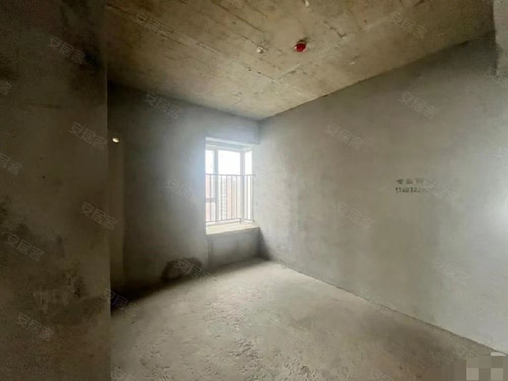 34，降价了，业主亏本出，蓝天白云捡漏价，送车位，边户大三房，单价5字开头