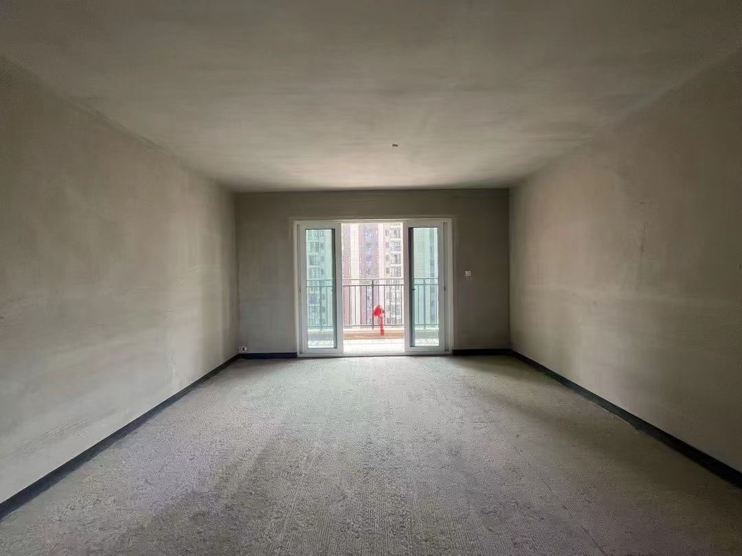 大捡漏，仙桃碧桂园，143平四房， 南‮通北‬透‮阳双‬台 ​，小高层11楼，中间‮楼好‬层， ​单价5300带车位 ​