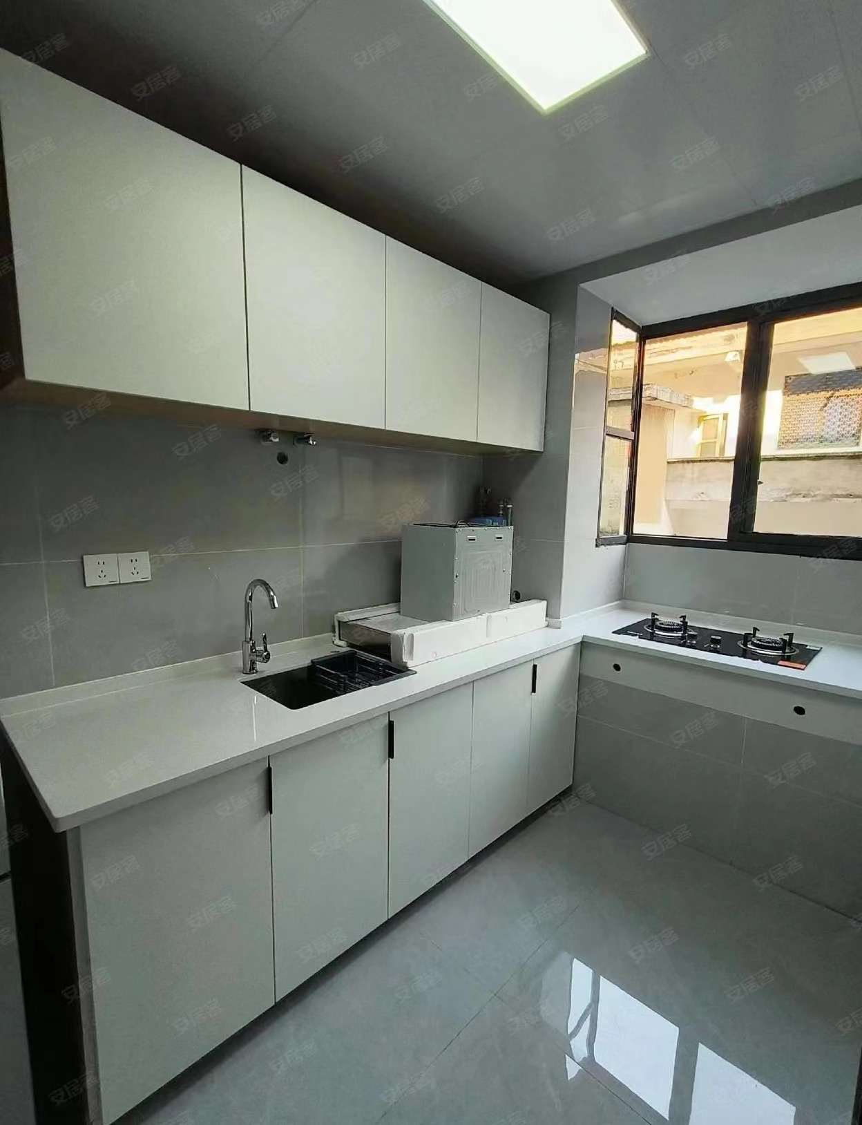 武商附近，全新精装三房，南北通透，有院子好停车