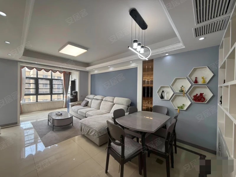 城南，颐和公馆，复式，精装三房两卫，楼层好，业主诚心出售，证满二，成色新