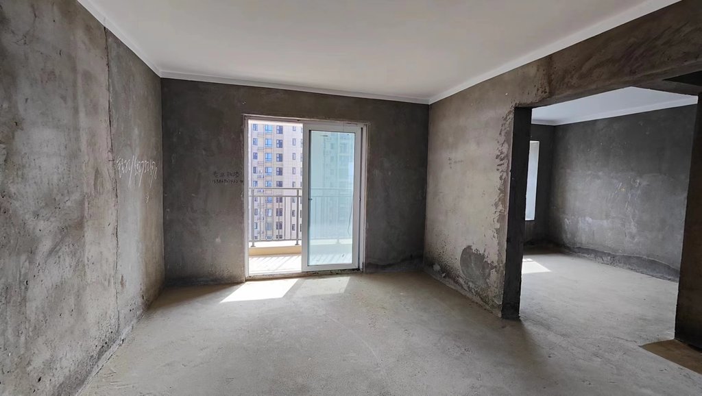 新二中二小旁森林国际毛坯大四房证件满二电梯高层适合出租自住照顾小孩