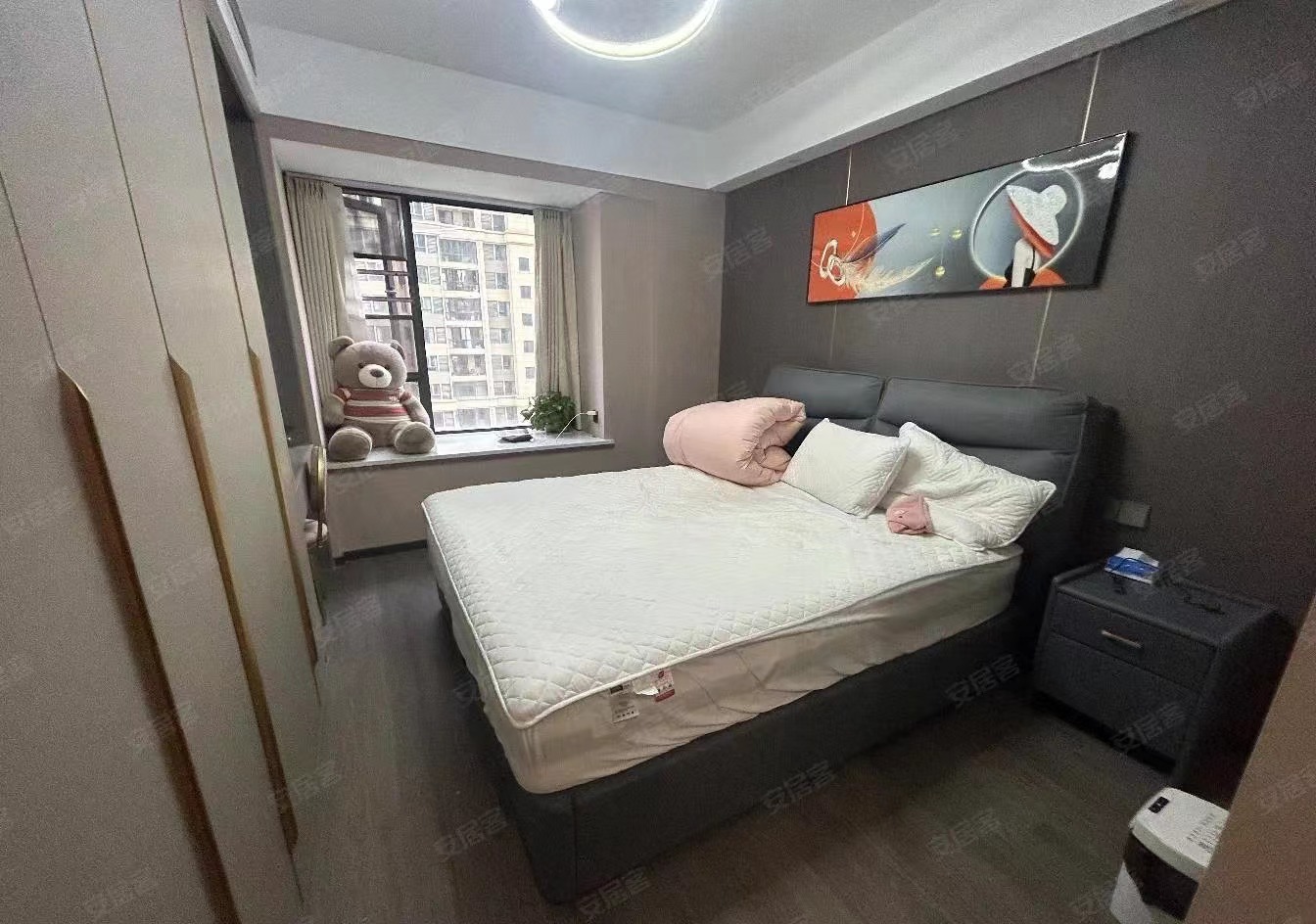 翡冷翠9.9成新，中间楼层，精装三房，证满二