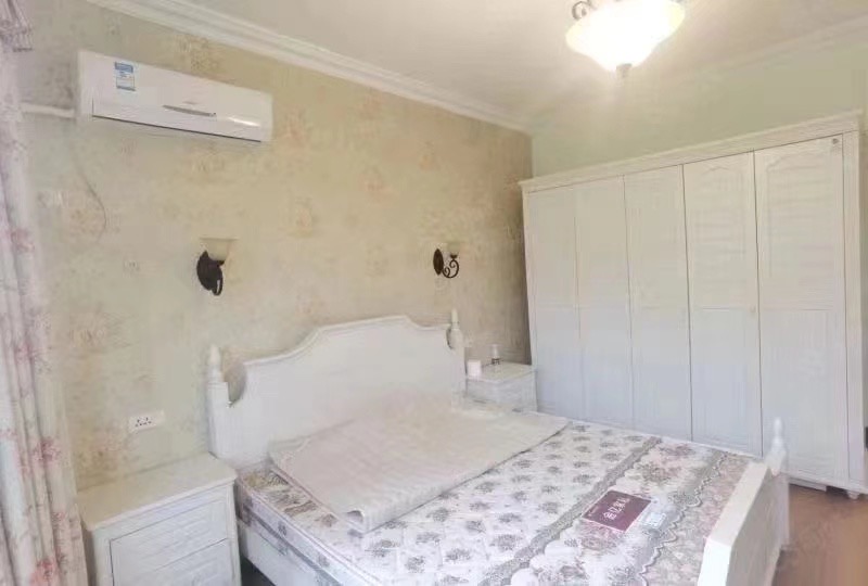 166，现亏本出售，绿地华庭锦城，步梯5楼，精装两房，大阳台，拎包入住