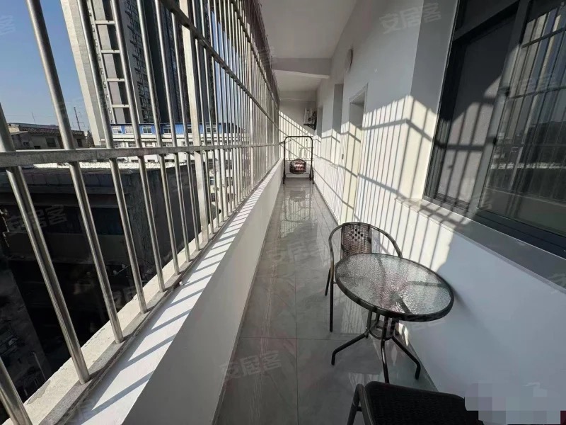 武商附近，精装三房，大出场好停车，单价2700，三房朝南全屋家电齐全