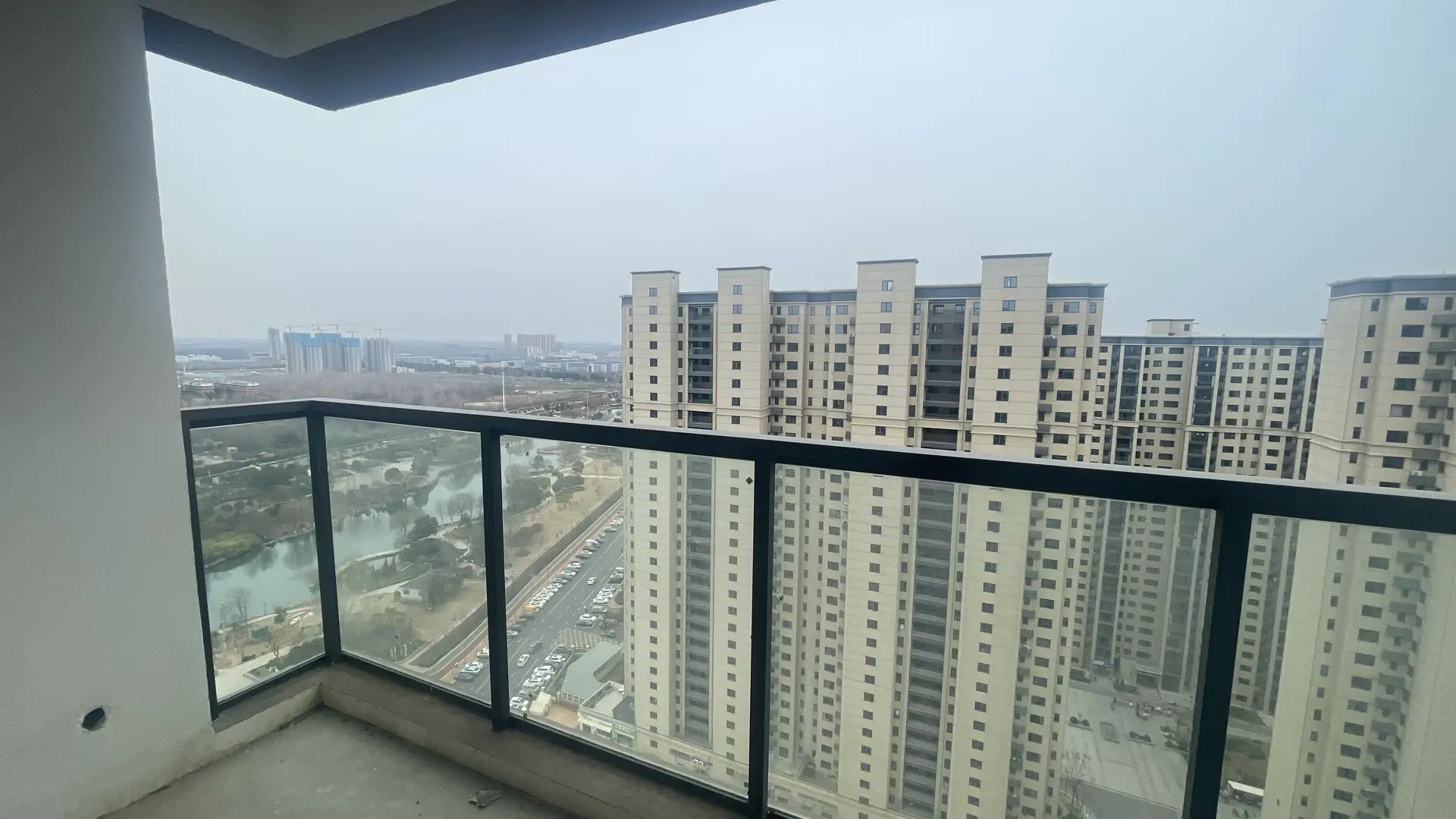 诚心出售，城南，蓝天白云，东边户，湖景房，单价5800，捡漏