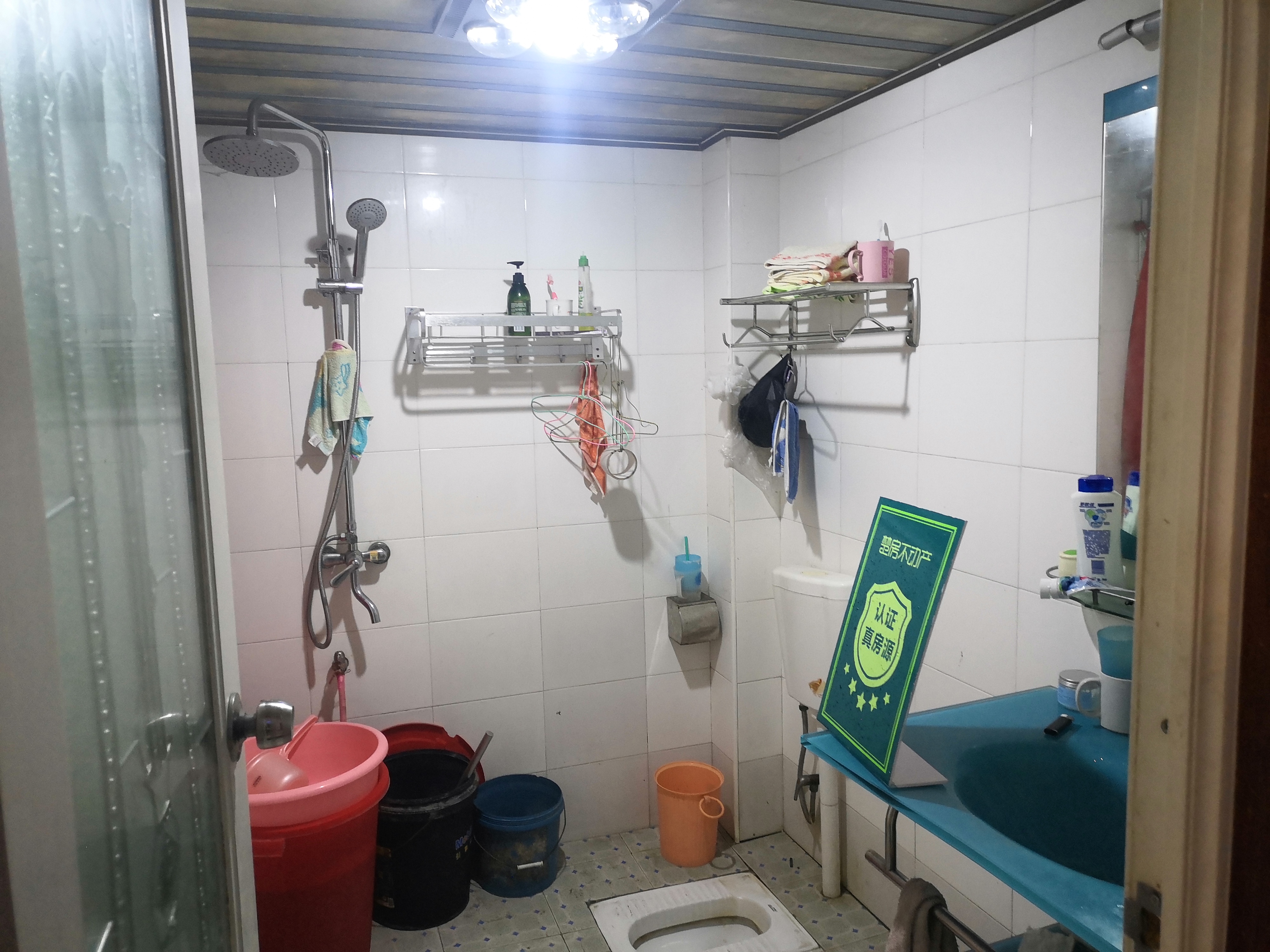 步行街旁润沁小区三室出租12000/年