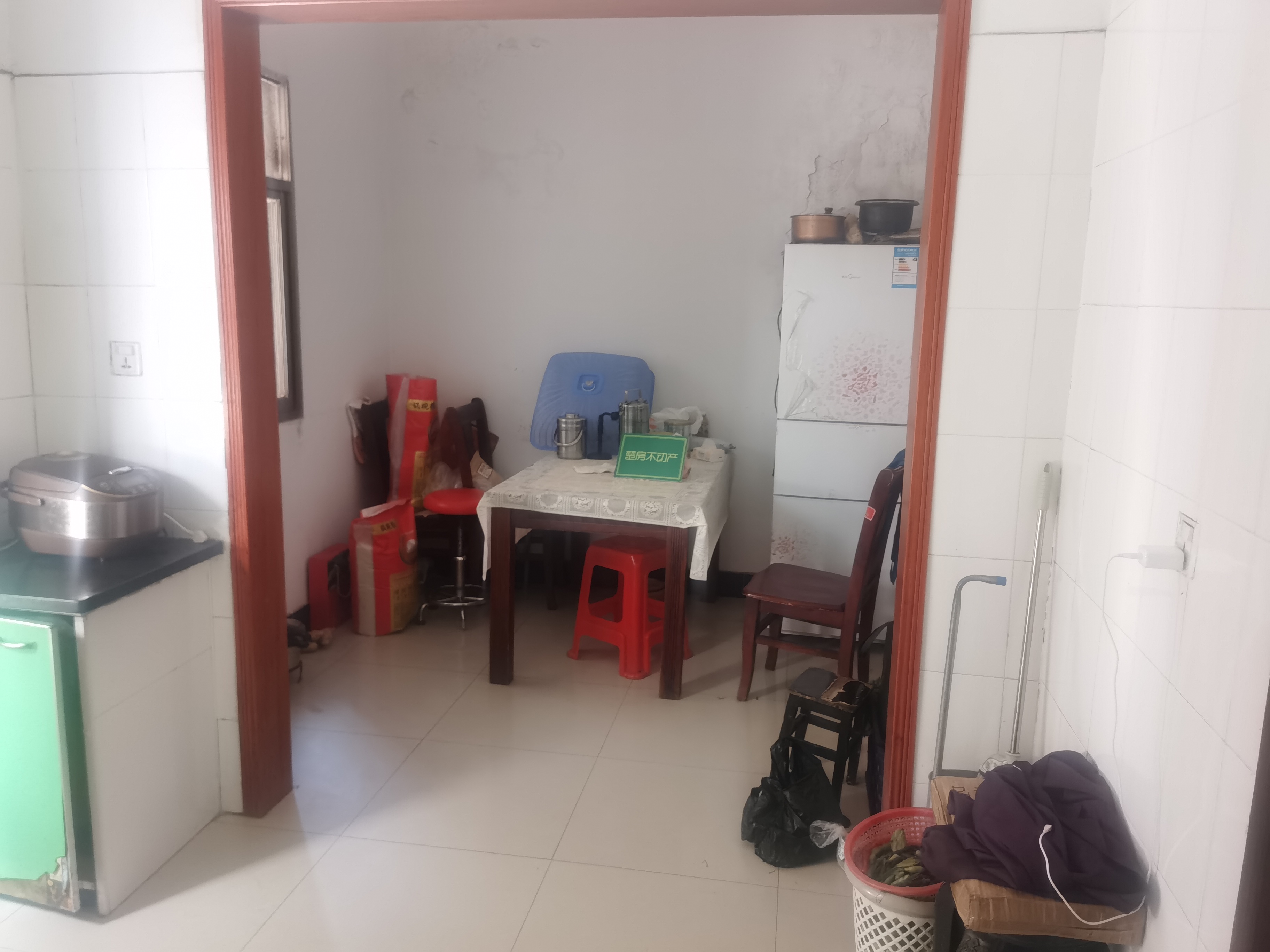 一中黄荆私房两间三层有房产证土地证