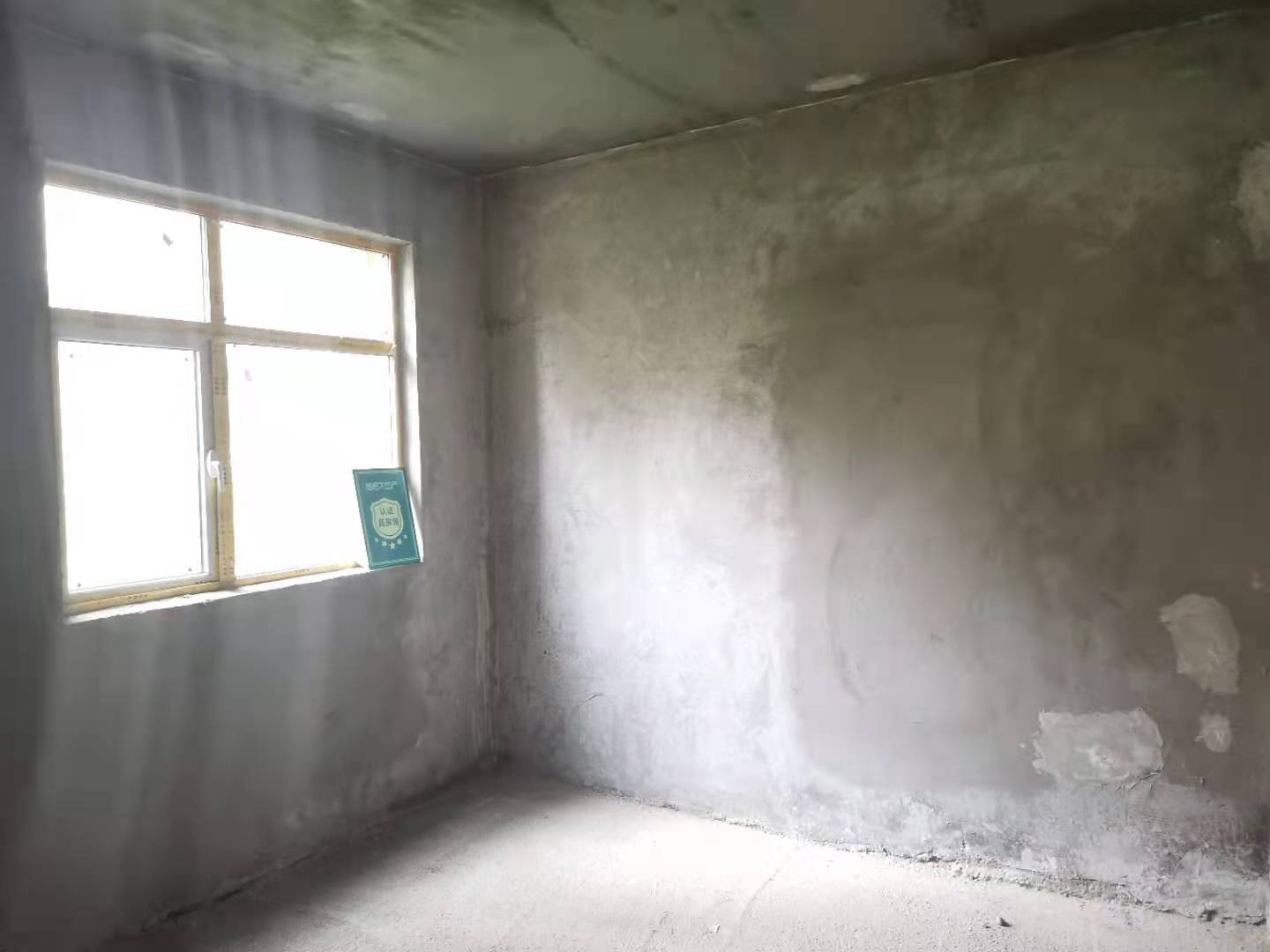 沔阳清华园114平毛坯三房两卫，新二中旁小区环境好！