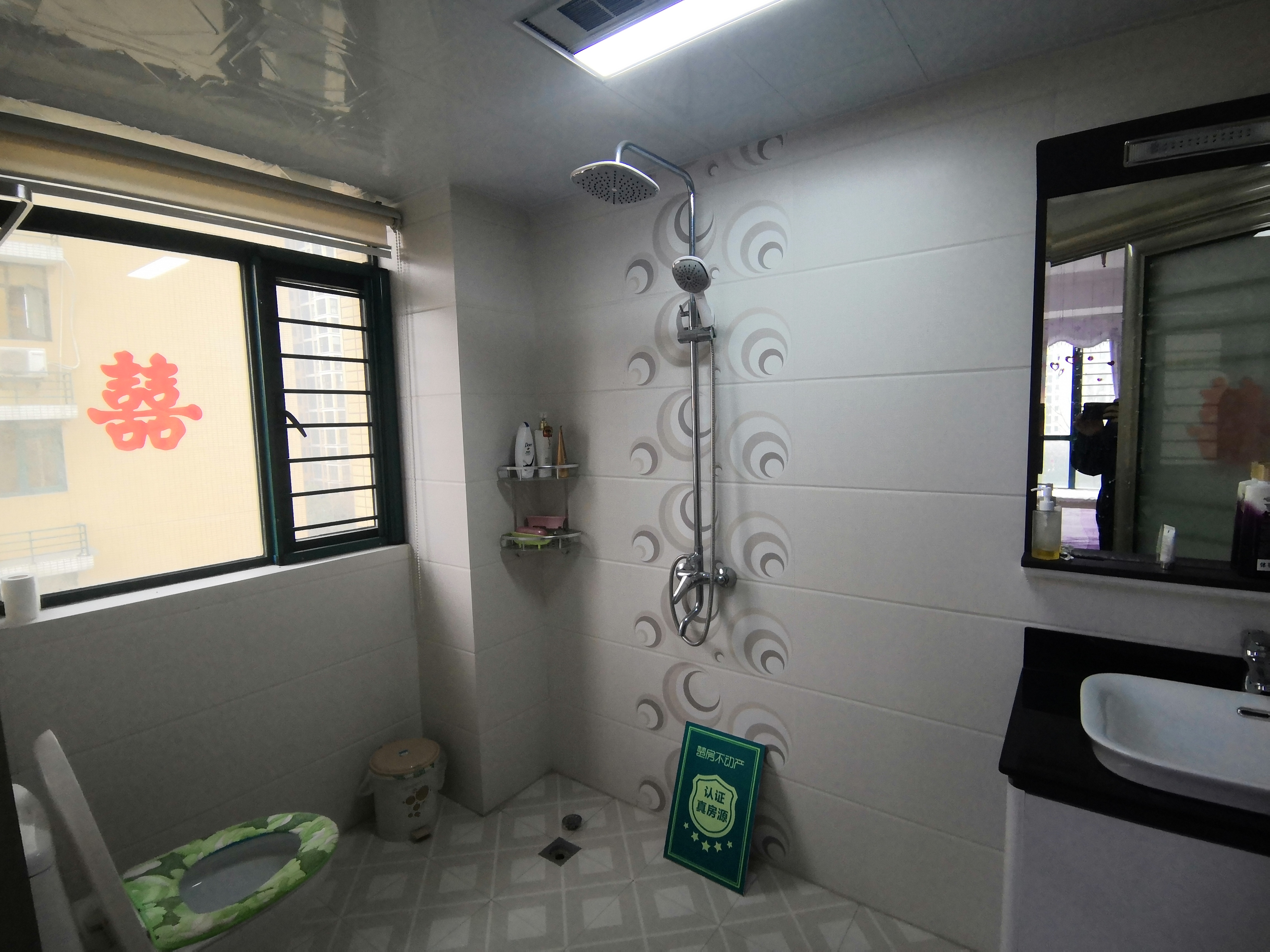 新城一号新装婚房四室两厅两卫可拎包入住证满二看房方便