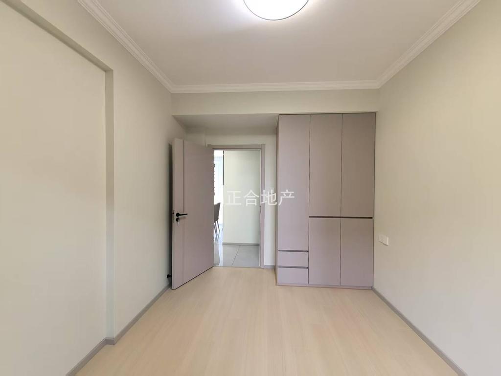 一中对面，翰林公馆，装修成色新，精装三房，采光好，证满二，好楼层