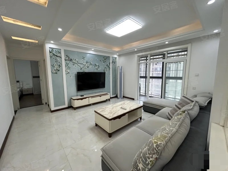 仙桃城南，楼下就是元泰三中 ，汉江景苑，单价4600，电梯小高层， 边户 ，精装三房两厅两卫