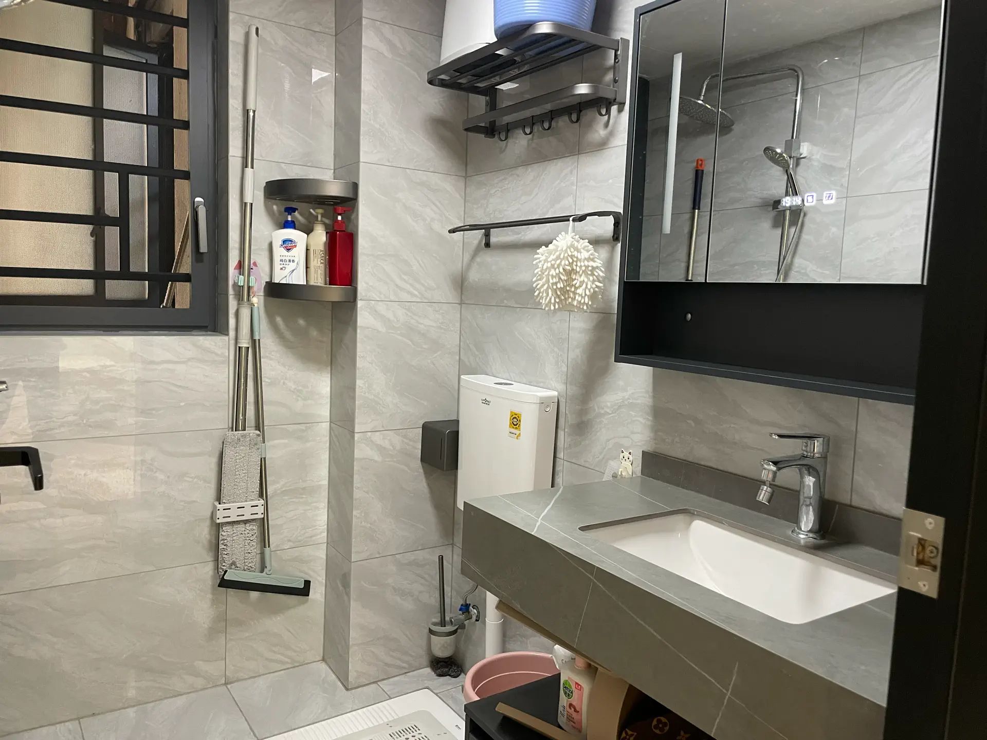 急售，城南，蓝天白云，全新精装三房两卫，证满二，