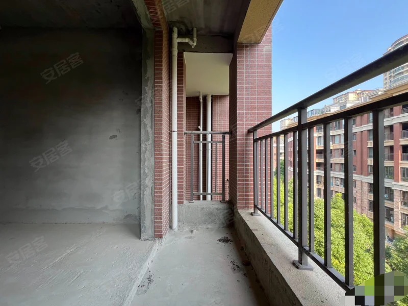 ？城南，新城壹号五期，单价5300，电梯洋房，南边一排，好楼层证满二