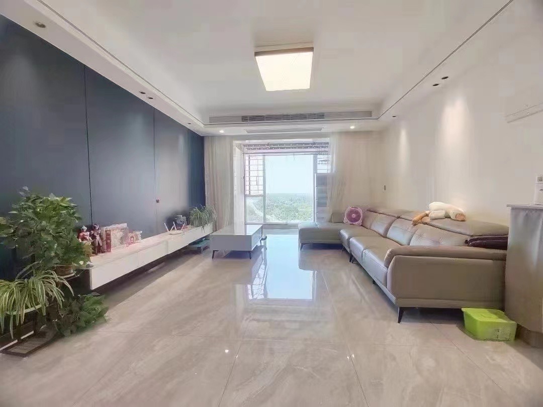 城南，清华园，好楼层， ​全新装修，东边户 ，南北通透双阳台， ​证件还满二