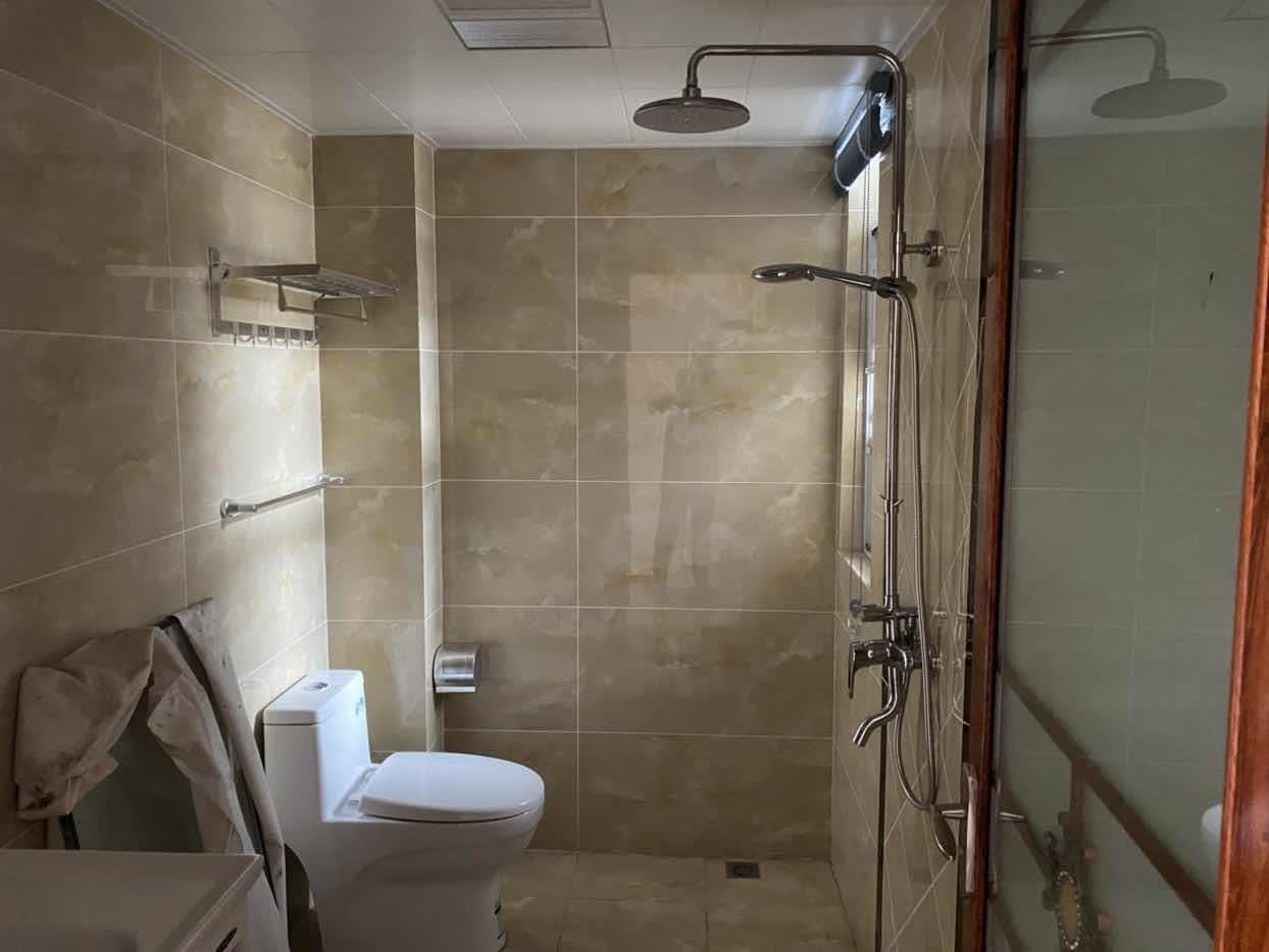 沔阳公馆精装三房两卫，小高层中间楼层，户型南北通透，拎包入住！