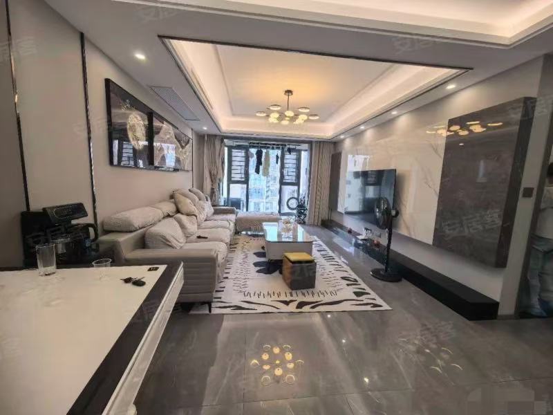 城南，元泰未来城，9.9成新，边户，精装三房两卫，诚心出售