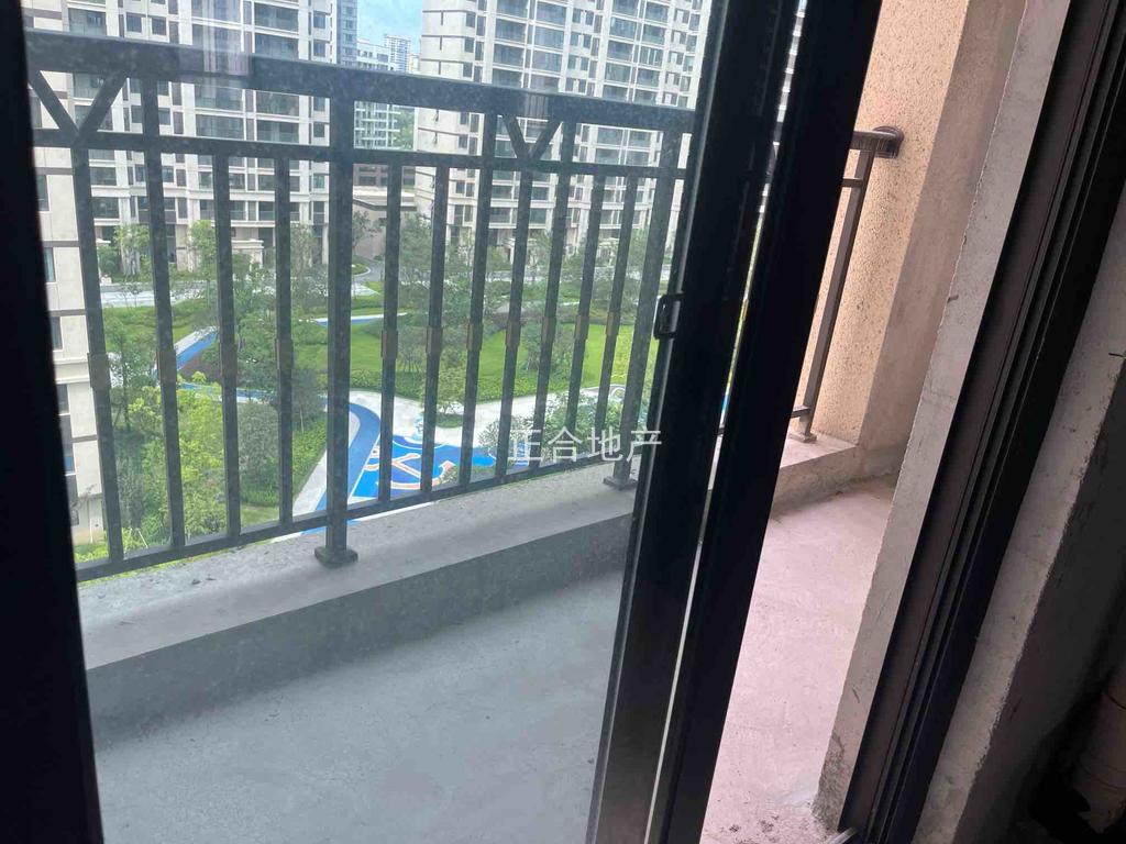 降价了，锦绣江山望府，好楼层，东边户，送车位，双阳台，三开间朝南，视野好