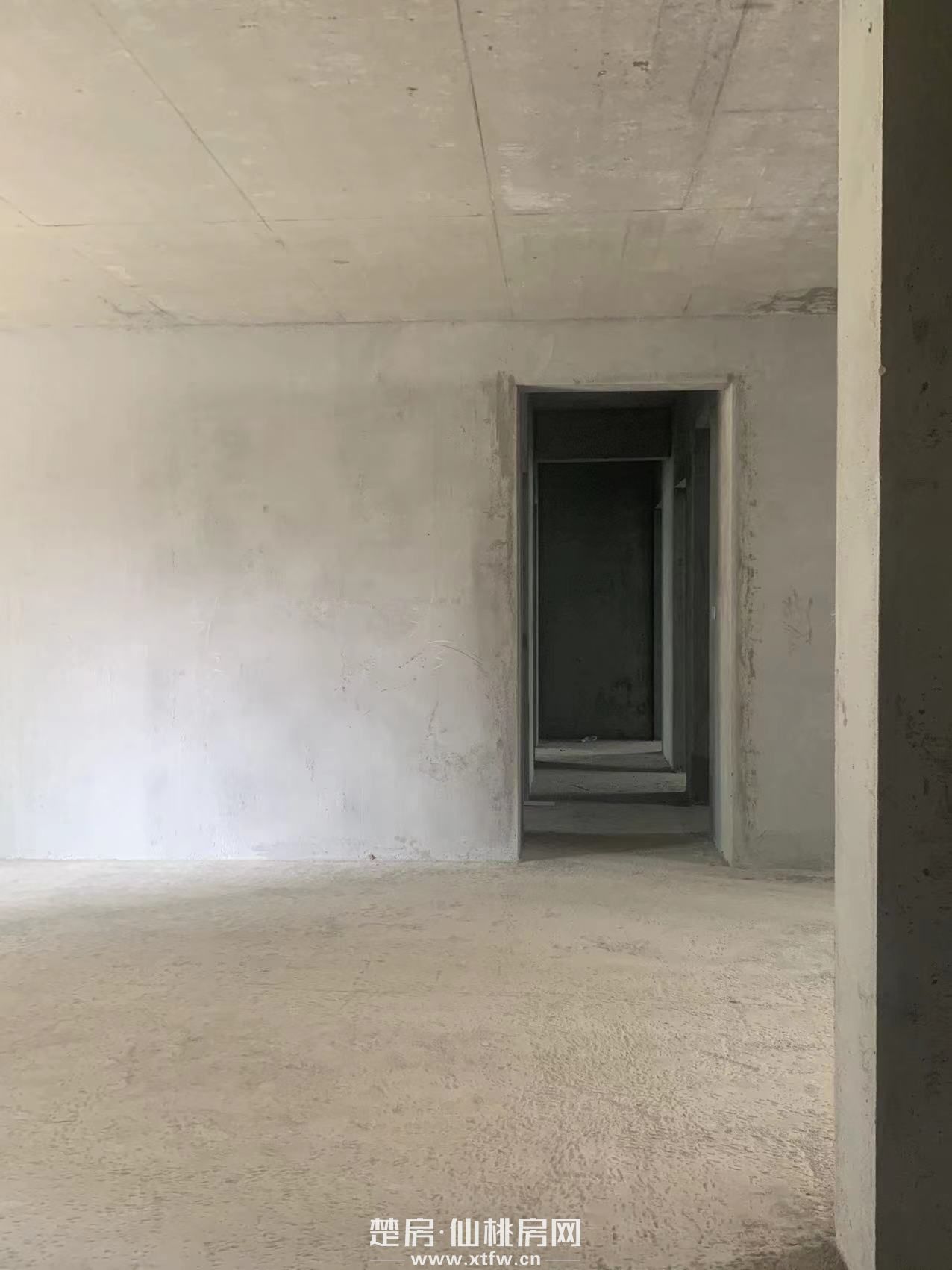 碧桂园毛坯五房，户型方正，采光好，诚心出售