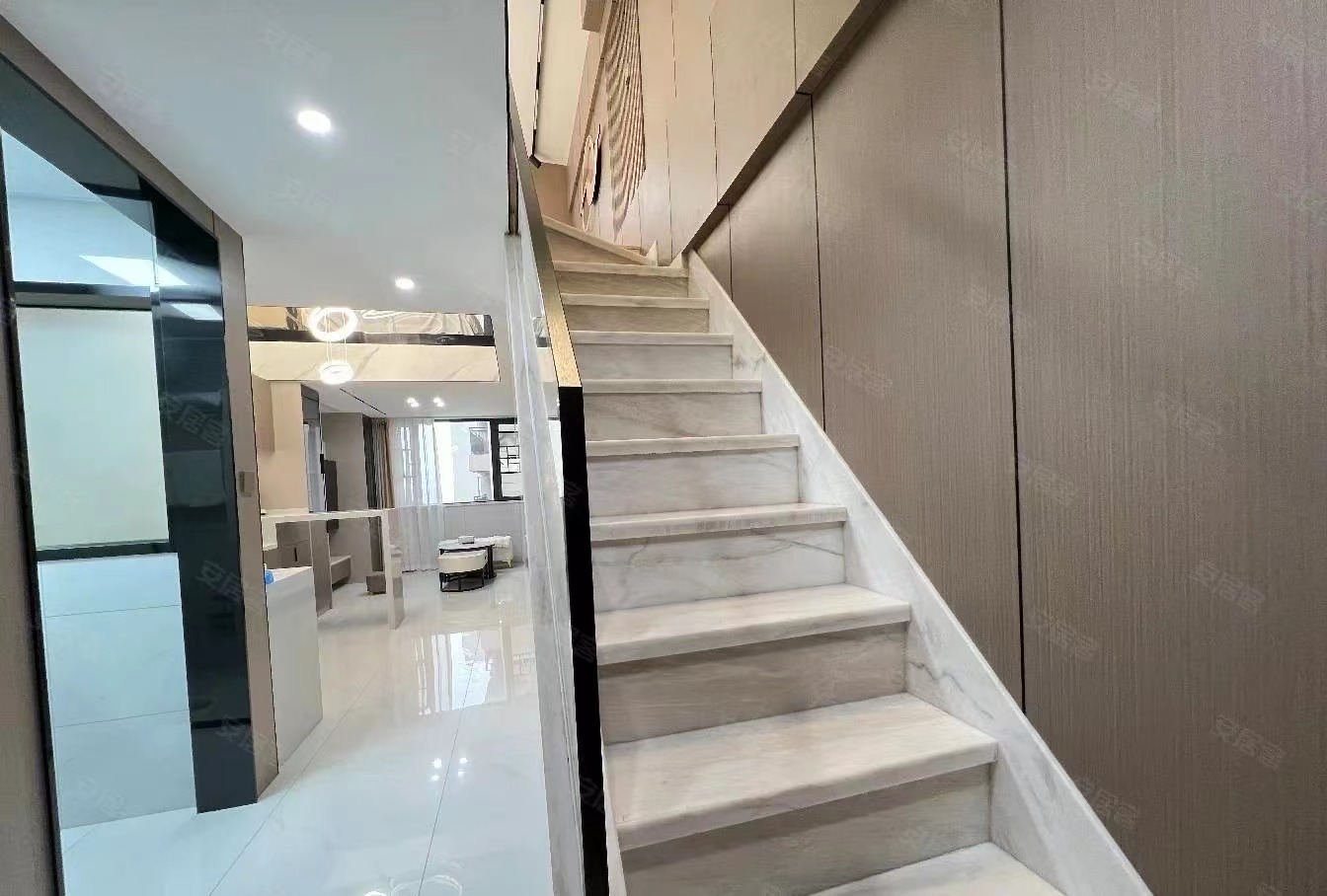 43，业主亏本出，城南，精装复式楼，全新装修，拎包入住