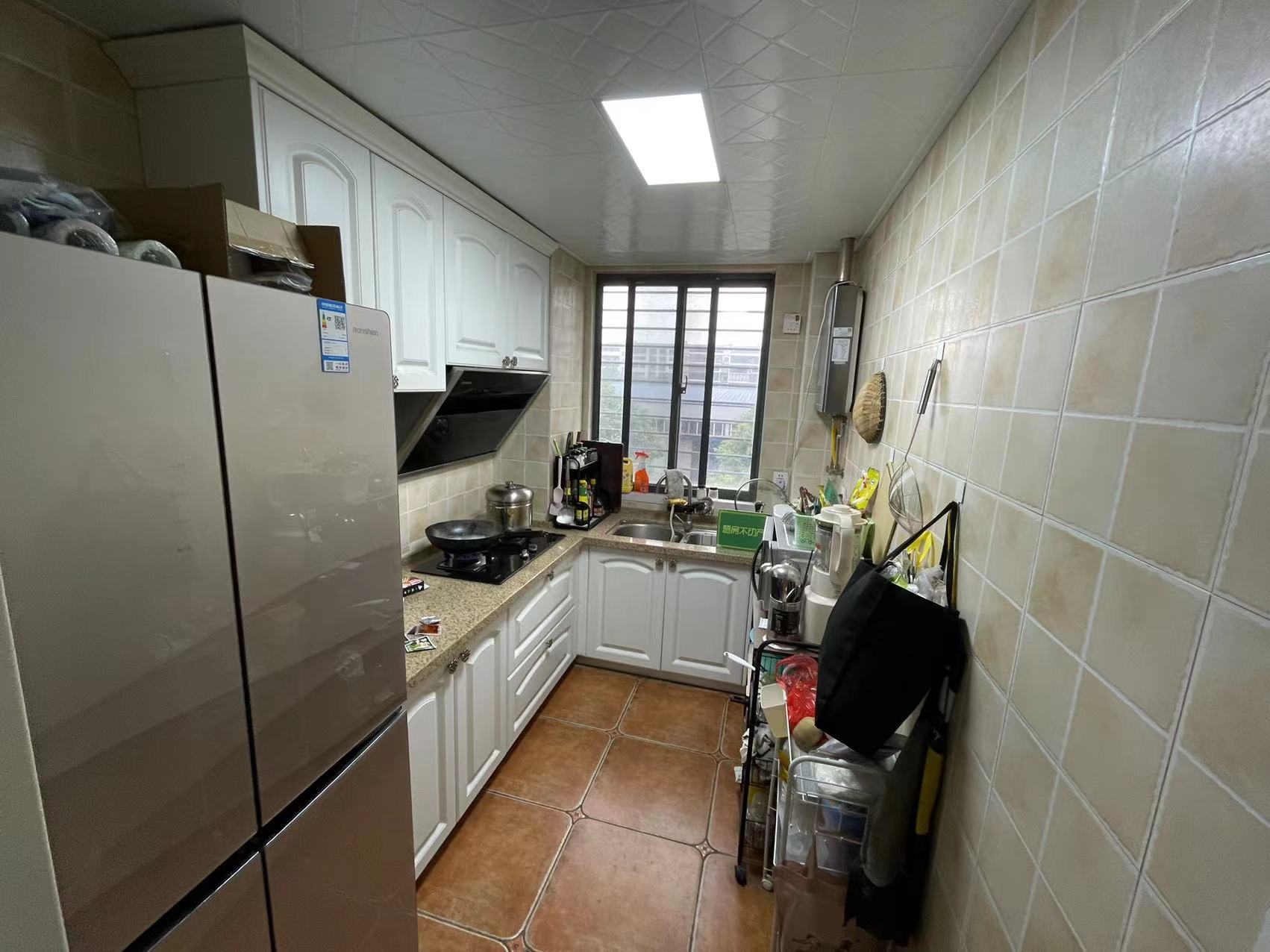 御台公馆证件在手装修很新三房两卫老证可以贷款品质小区