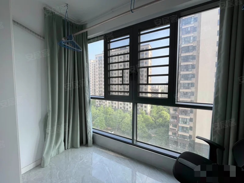 358？荣怀B区，精装大两房，​家电齐全，拎包入住，朝阳三小和三中