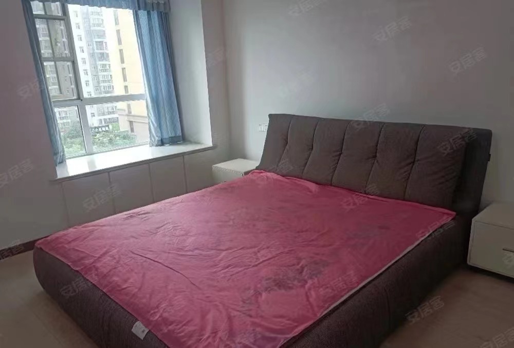 74，房东急售，降价10万，元泰未来城边户双阳台，捡漏价钱，精装三房