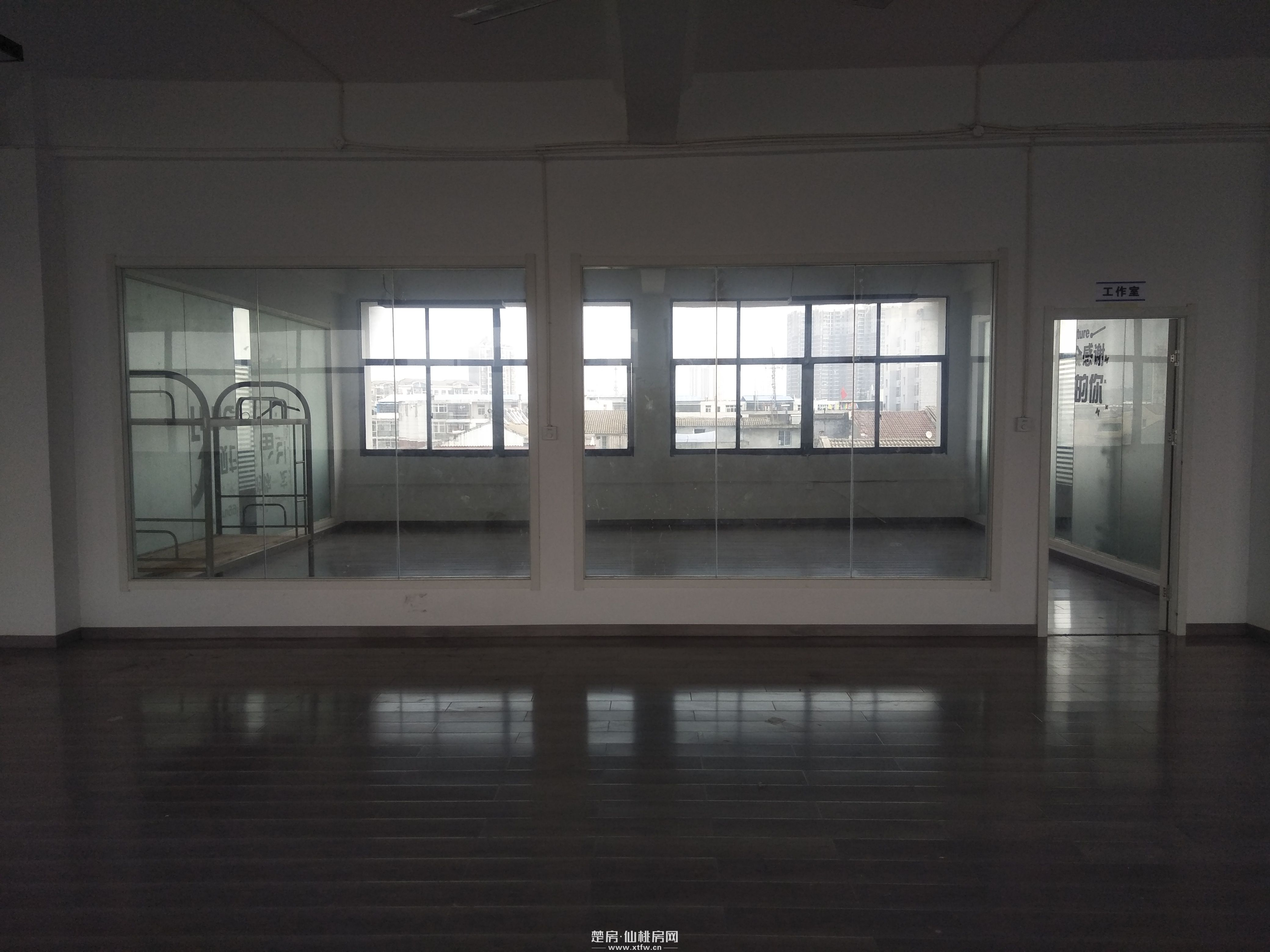 仙桃市小橡树幼儿园内天气晴产业园7楼400平办公楼整租