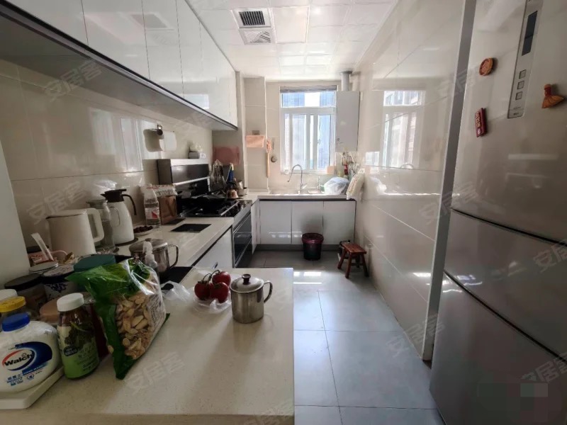 ？降价了，亏本出售，和合国际，电梯好楼层，单价5038，全屋暖气片，精装四房二卫送入户花园证满五