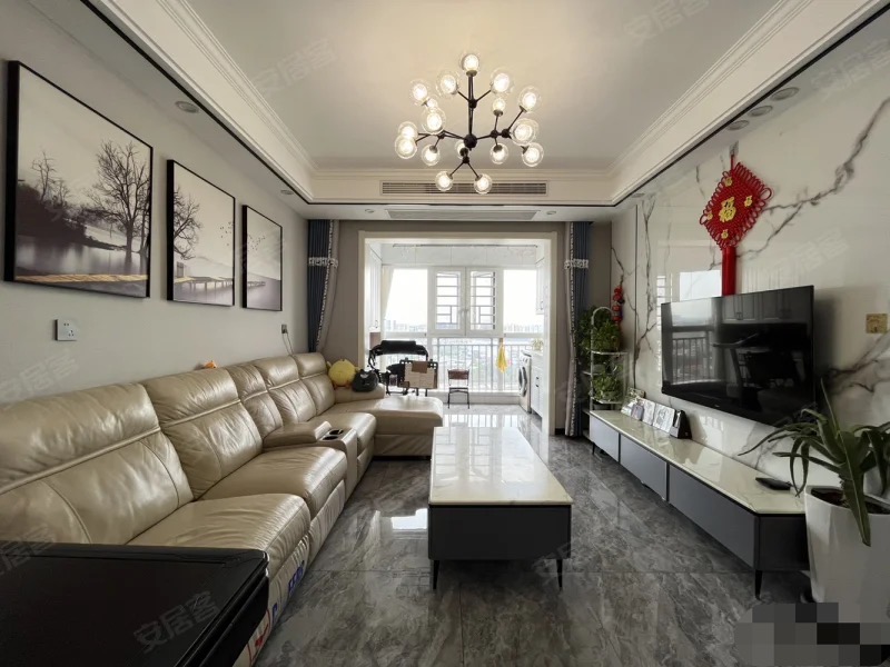 武商附近，环球广场， 精装三‮两房‬卫❗ ​小‮有区‬幼‬儿园 ，‮学双‬区， 九‮新成‬精装❗证满二，好楼层