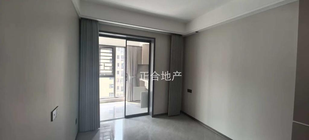 蓝‮花天‬园一‮一梯‬户，精装三房，地暖+中央空调，一‮未天‬住，小高层电梯12楼，双阳台