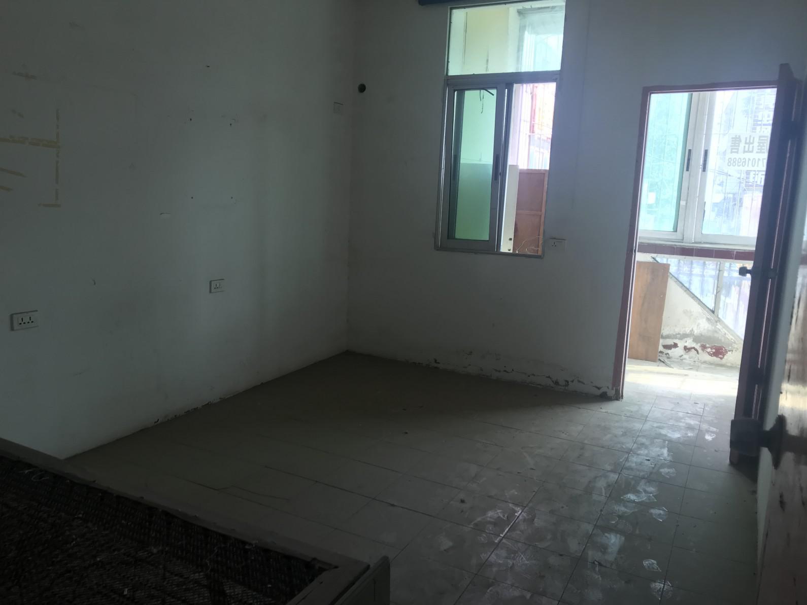 商城旁边三房，中间好楼层