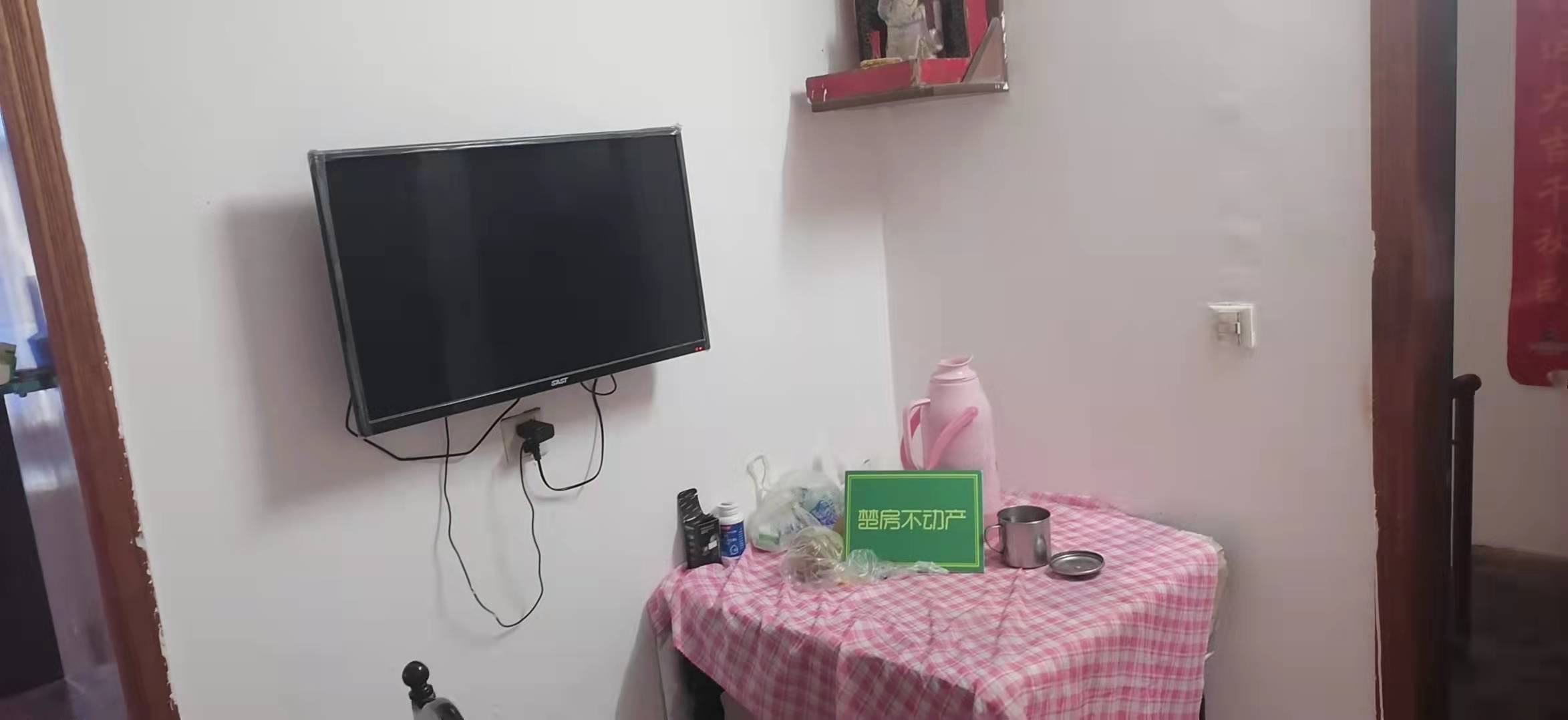 轻工小区步梯好楼层简装三房拎包入住，房东置换急售