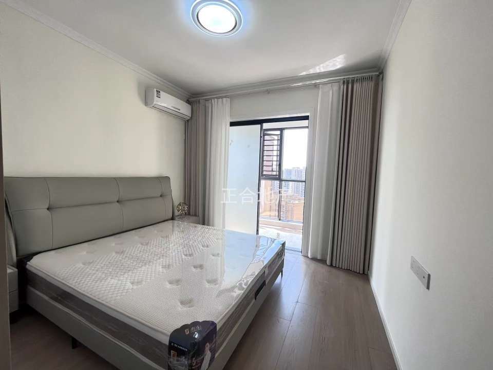 降价了，城南，森林国际，电梯好楼层，精装三房二卫，下楼就是新二中二小，老证，一天未住