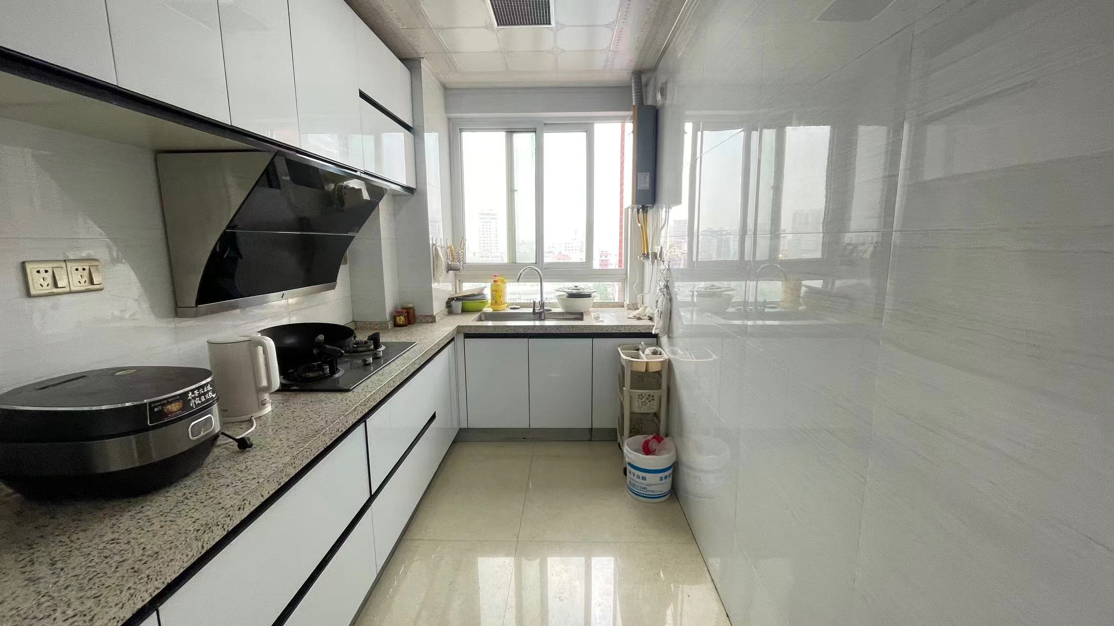 福星城.精装三房两房.中间楼层.业主诚心卖