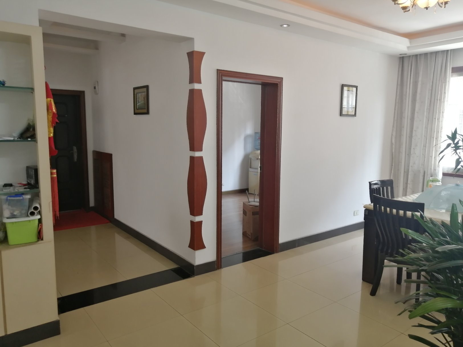 实验 正对面装修三房，步梯好楼层，带地下室