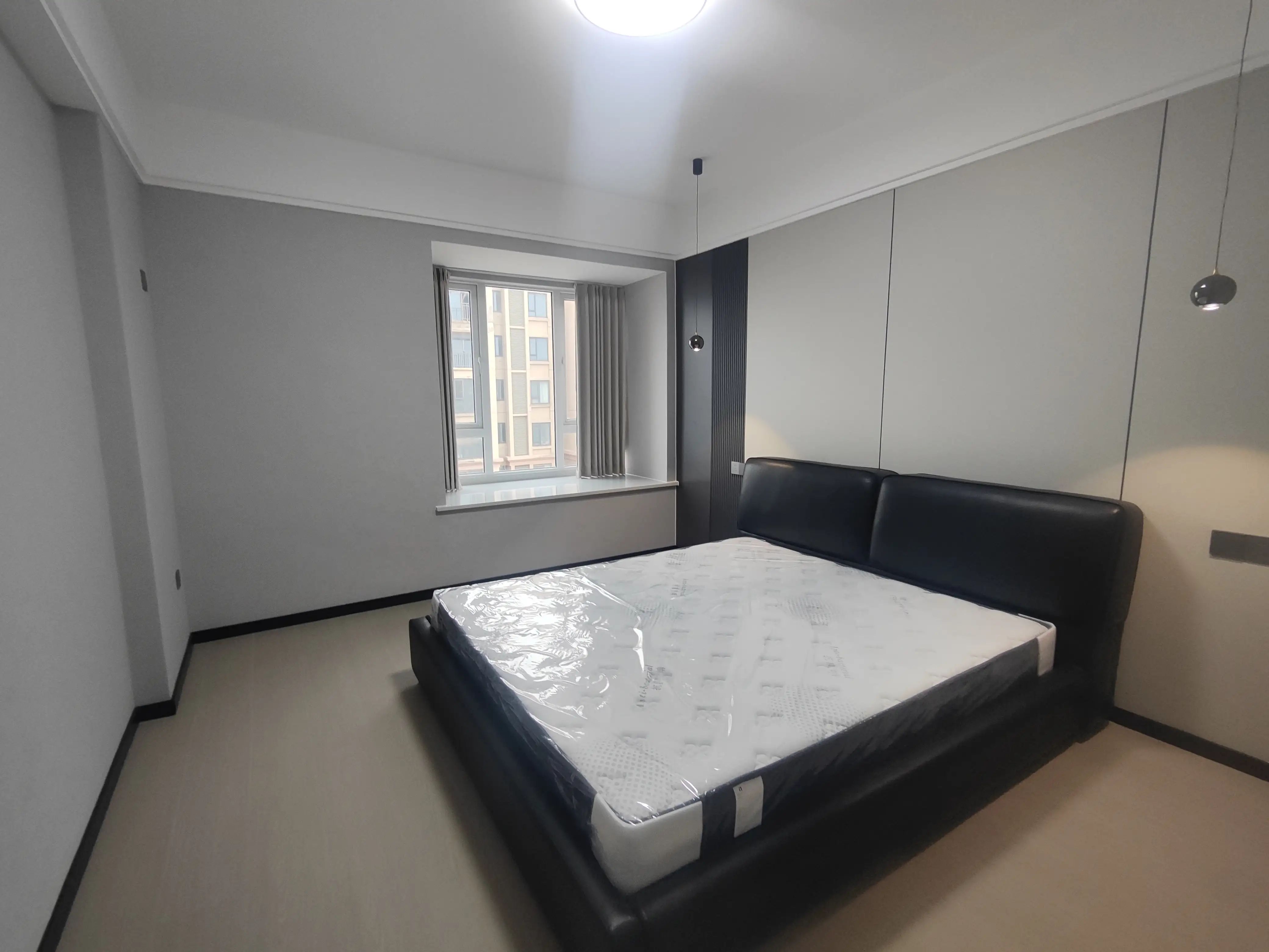 城南，南国明珠，精装大四房，送车位，好楼层，超大客餐厅，双阳台，证满二