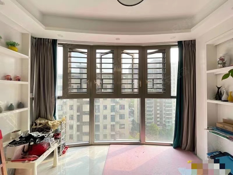 急售，豪装复式楼，中央华府，精装五房，送个阳光房，9成新，电梯小高层